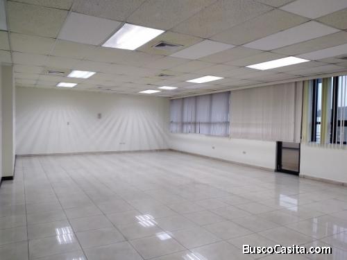 Renta de oficina con muy buena ubicación en zona 9.