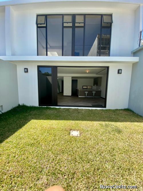 VENDO LINDA CASA ZONA 15 LA ISLA VISTA HERMOSA I