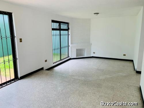 ZONA 10 Alquilo Casa fuera de Garita para Oficinas o Vivienda