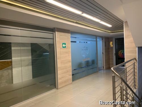 Oficina/Clínica en RENTA zona 9, Edificio Zona Médica