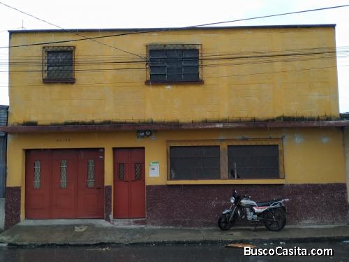 Casa con * 5 apartamentos y 2 locales, dentro calles de Mercado San Martin zona 6 inversionista