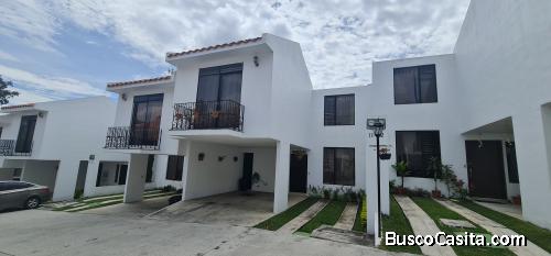 Venta de Casa en Cerro Azul Zona 8 de Mixco 