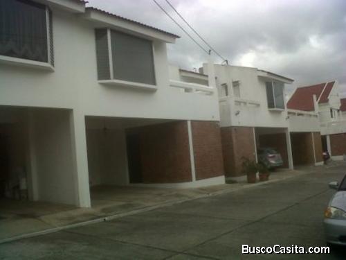 Alquilo Casa en Condominio Santa Amelia zona 16