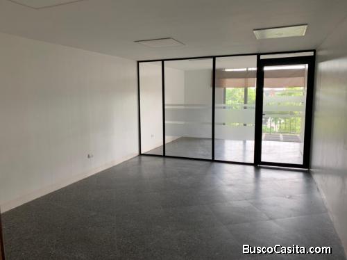 Oficina en renta zona 9 cercana a Plazuela España