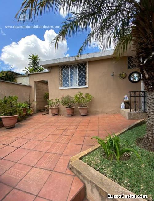 EN VENTA CASA  1 NIVEL UBICADA EN ZONA 1 SECTOR LAS VICTORIAS