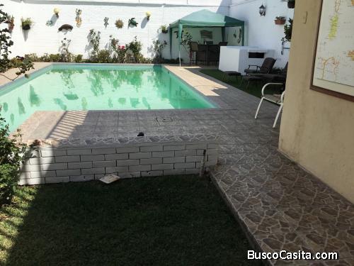 Linda casa con piscina