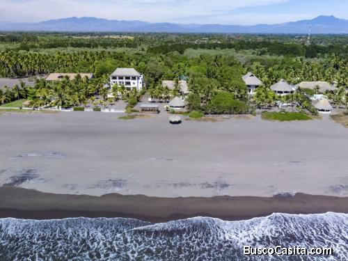 CASA EN VENTA FRENTE AL MAR/ TAXISCO