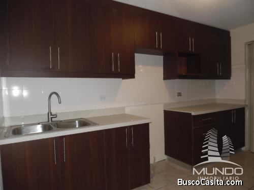 MUNDO INMOBILIARIO RENTA CASA EN BOULEVARD LA MONTAÑA ZONA 16