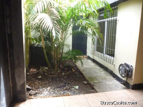 Amplia casa en venta (excelente ubicación) en Pamplona zona 13