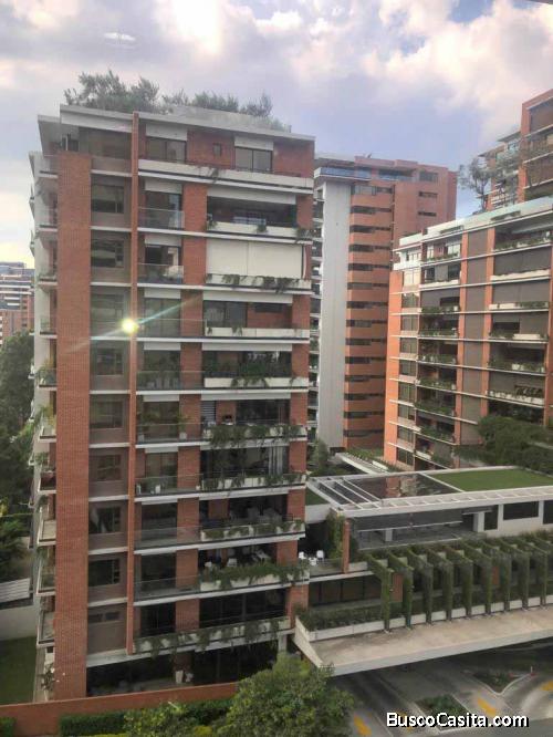 Tiffany Cañada, Zona 14