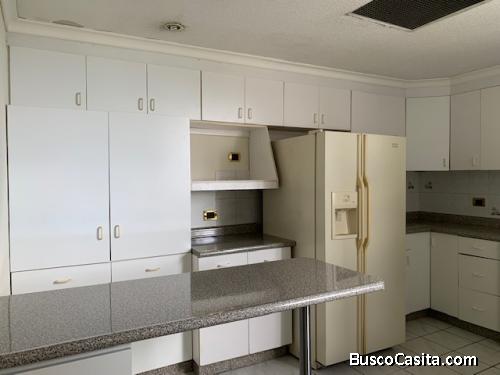 Apartamento de 3 habitaciones en renta zona 15 VH2