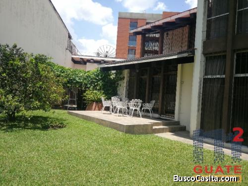 Casa de 680 m2 de construcción en Renta, Zona 14