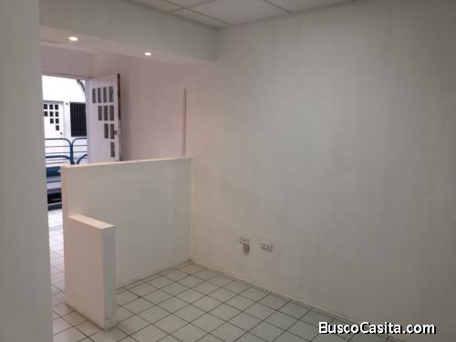 Amplia Oficina en Renta Zona 14 