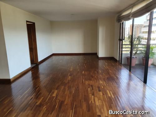 AMPLIO apartamento en RENTA en zona 14