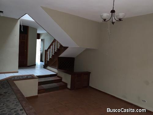 VENTA Casa tipo Town House en Residencial La Montaña zona 16