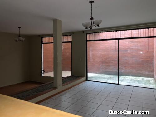 VENTA Town house en Residencial La Montaña zona 16