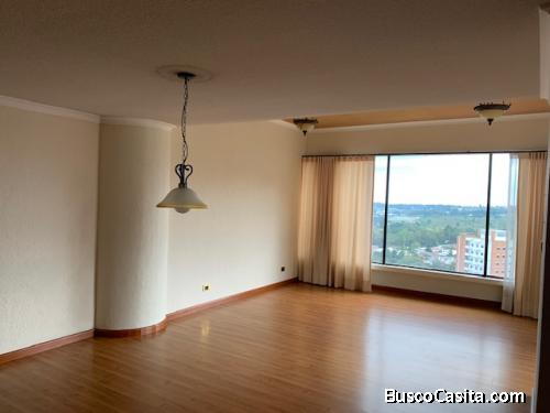 Apartamento de 3 habitaciones en renta zona 15 VH2