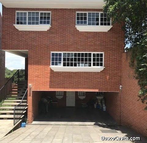 VENTA Casa en pequeño residencial privado zona 15 VH3