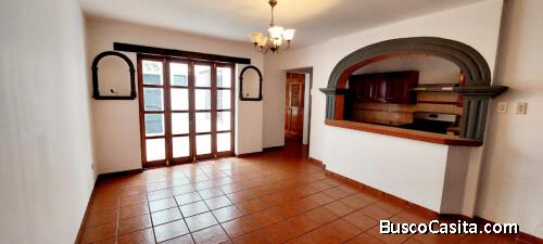 CASA CERCANA AL CENTRO DE ANTIGUA GUATEMALA CON APARTAMENTO INDEPENDIENTE