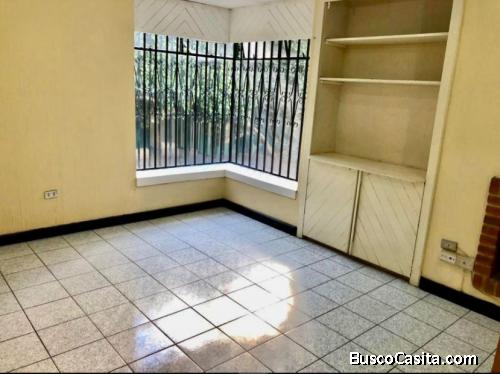 Zona 14 La Villa Alquilo Casa ideal para Oficina Fuera de Garita 