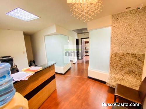 Zona 9 Alquilo oficina Amueblada de 145 mts2 en Aristos