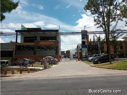Local en RENTA plaza comercial en zona 15