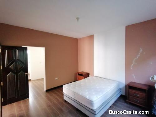 Alquiler de cuarto amplio en Bosques Villaverde-Ciudad Capital. Cel: 40288047