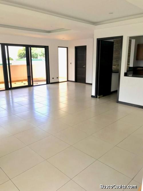 MUNDO INMOBILIARIO RENTA TOWNHOUSE EN ZONA 13.