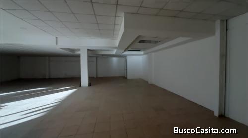 Local en Centro Comercial en Villa Nueva    245m2