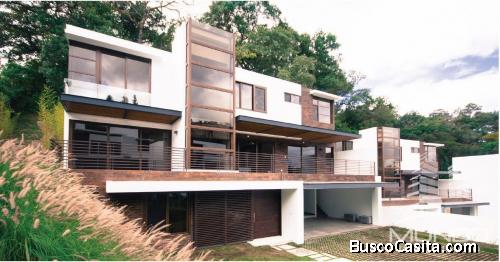 MUNDO INMOBILIARIO RENTA / VENDE CASA EN ZONA 16.