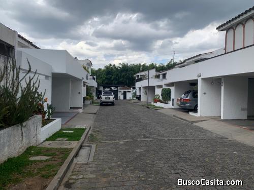 Casa en venta en condominio en zona 10