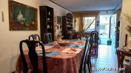 VENDO CASA EN CONDOMINIO ALTOS DE ARRAZOLA FRAIJANES