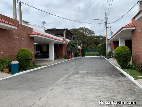 Venta Casa en condominio zona 16