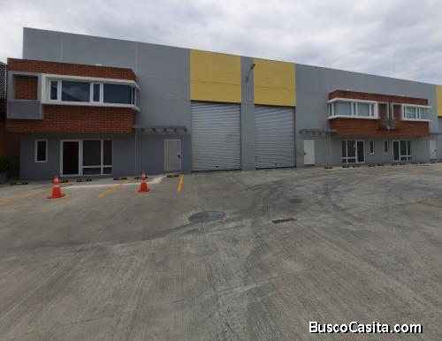 Alquilo Bodega Industrial en el Naranjo, inmediato al periférico zona 4 de Mixco