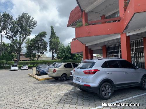 RENTA local primer nivel en centro comercial zona 5