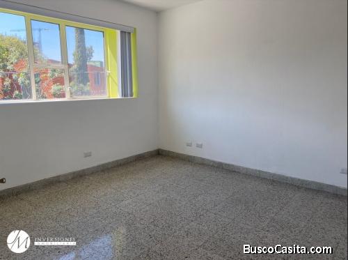 Casa en renta en condominio zona 10