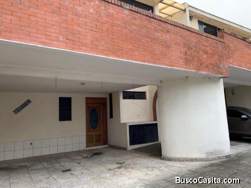 VENTA Casa grande en Residencial La Montaña zona 16