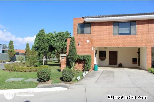 Casa en Renta en zona 16 en condominio 