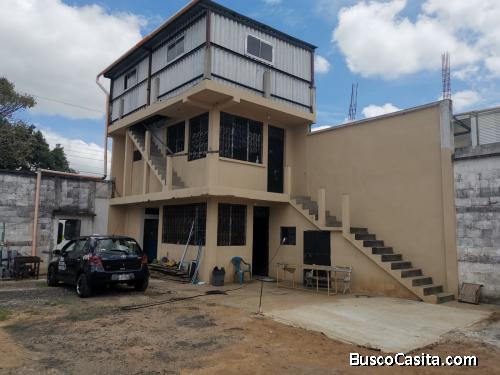 Rento Terreno con Construcción en San Nicolas Zona 4.