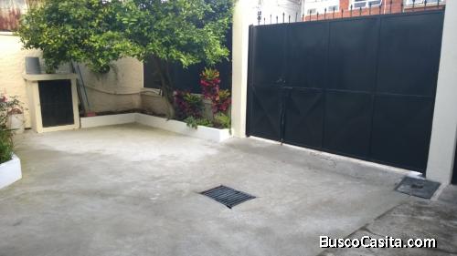 RENTA Casa fuera de garita zona 15 Colonia Tecún Uman