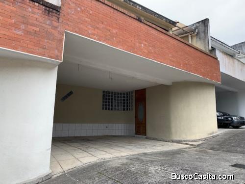 VENTA Casa grande en Residencial La Montaña zona 16