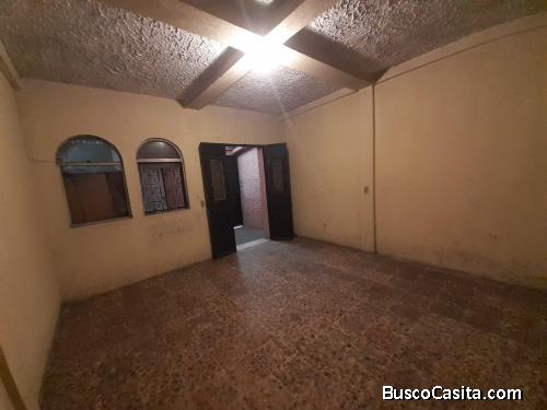 Venta de Edificio con 4 Apartamentos cerca de Calzada San Juan
