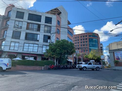 RENTA oficina en zona 4 Cuatro Grados Norte