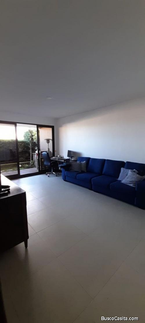 MUNDO INMOBILIARIO ENTA CASA EN KM 8.5 CARRETERA A EL SALVADOR.