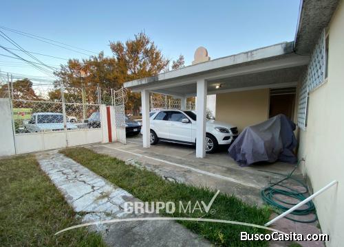 VENTA CASA zona 15, sobre Bulevar Vista Hermosa