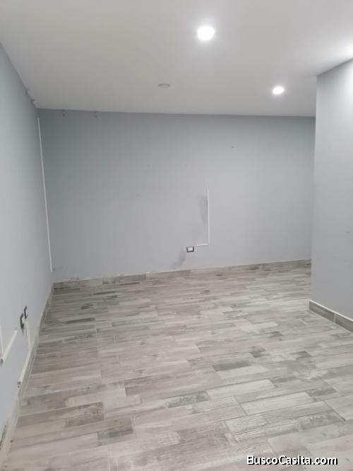 En Renta Amplia Oficina en Zona 14