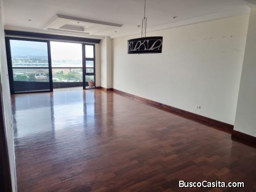 Apartamento en Renta Zona 14 Nivel Alto