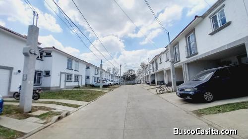 Casa en Renta en Fuentes del Valle Norte zona 18