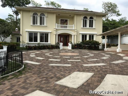 Vendo Preciosa Mansión, 600 M2 de construcción, 7 1/2 Cuerdas De Terreno, Acabados Finos.