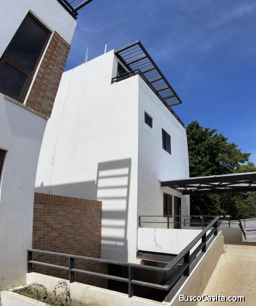 Casas en Venta Condominio Altos de Vista Hermosa, Zona 15  